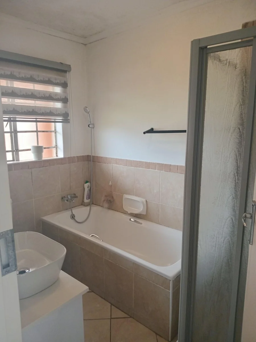 A stunning 2bed  ground apartment with a garden & lockup garage in Erand  Gardens, Midrand