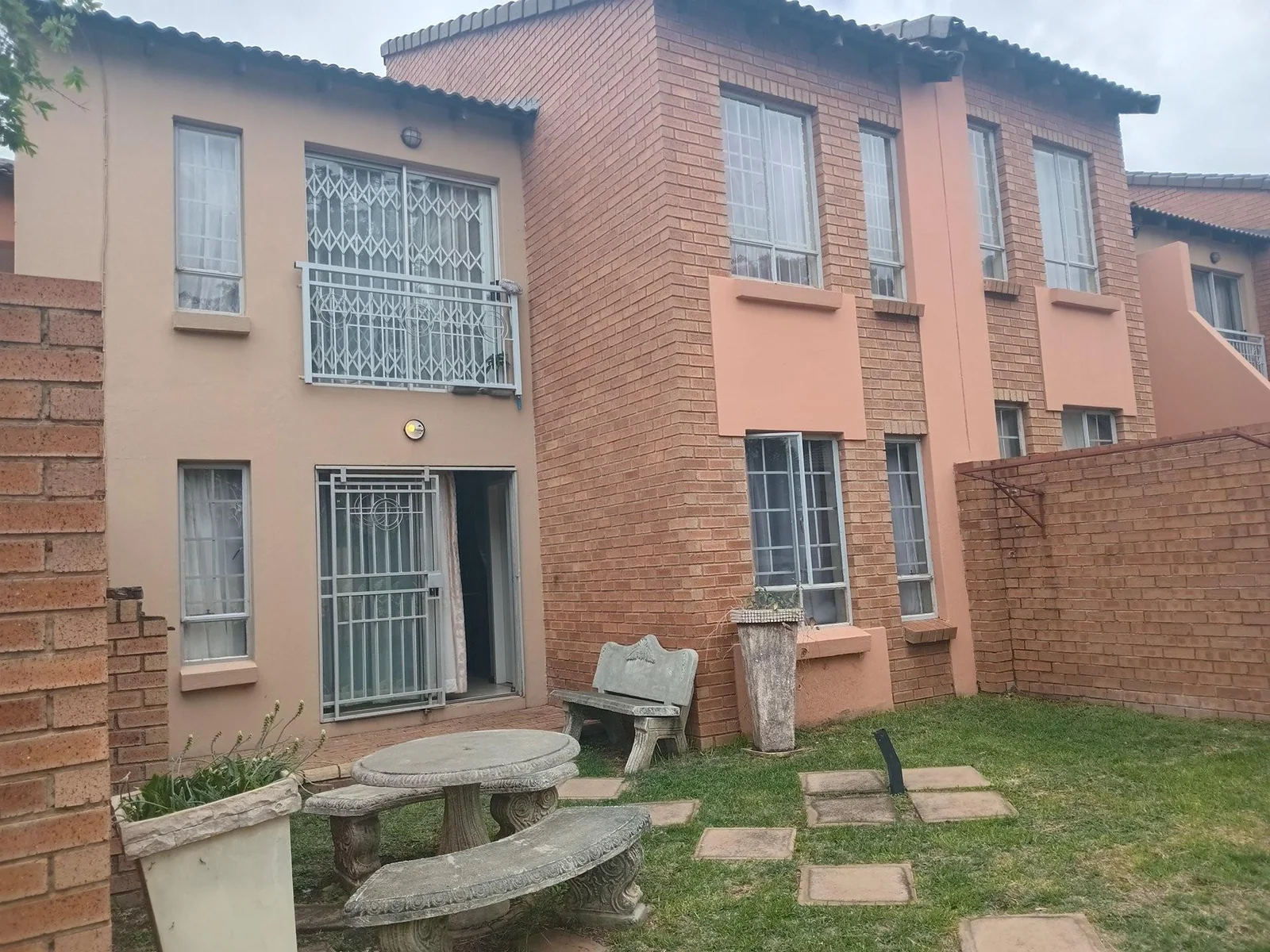 A stunning 2bed  ground apartment with a garden & lockup garage in Erand  Gardens, Midrand