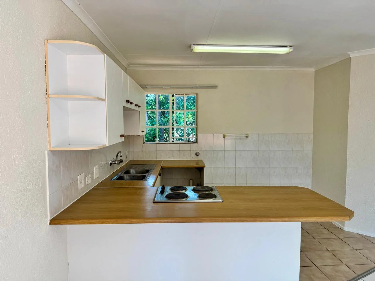 Sunlit 1-Bed Apartment with Communal Pool, Secure Access & Covered Parking for sale in Weltevreden Park