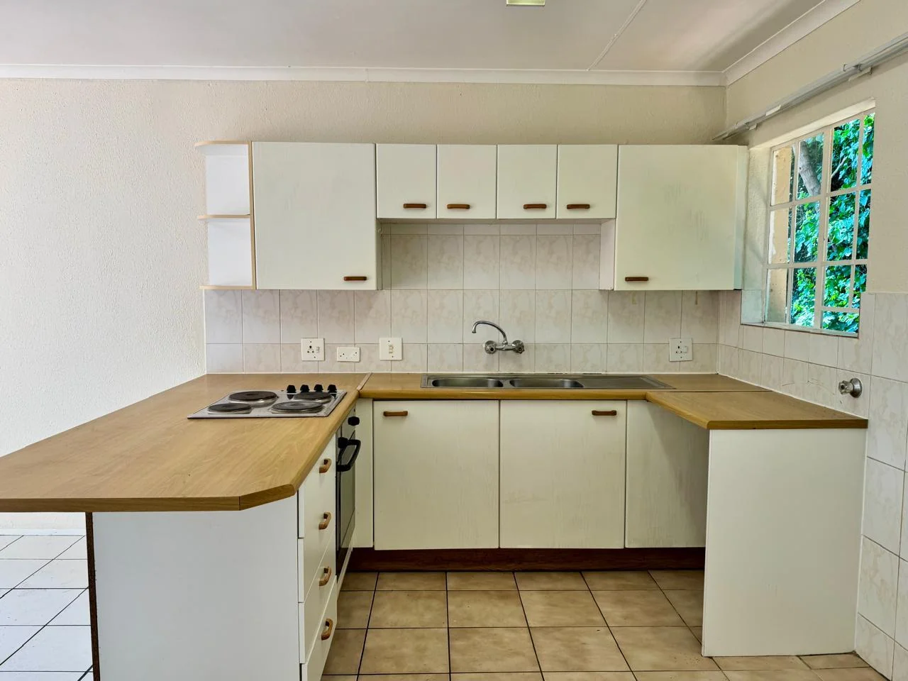 Sunlit 1-Bed Apartment with Communal Pool, Secure Access & Covered Parking for sale in Weltevreden Park