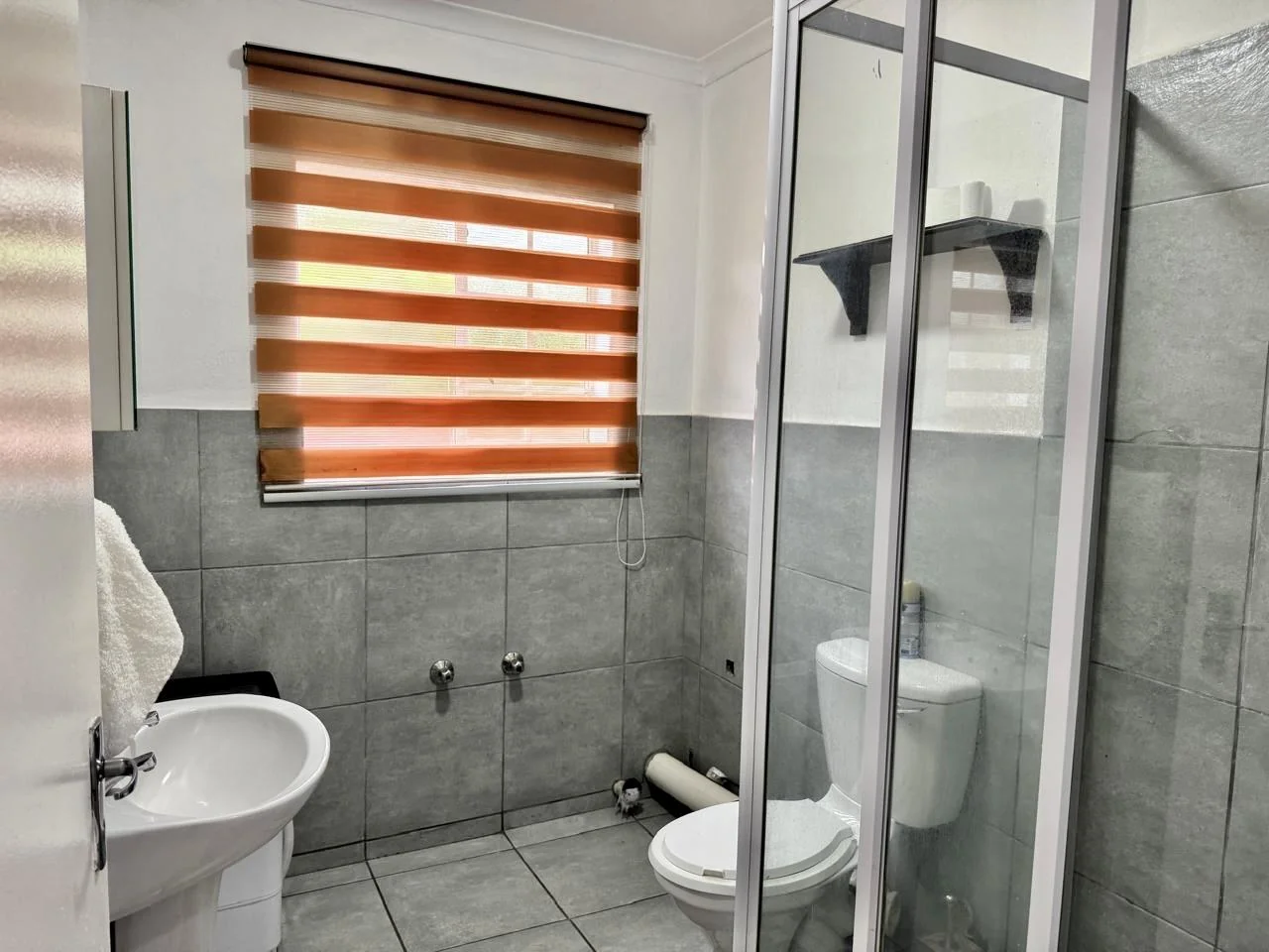 Charming 2-bedroom, 1-bathroom facebrick simplex for Sale in Radiokop