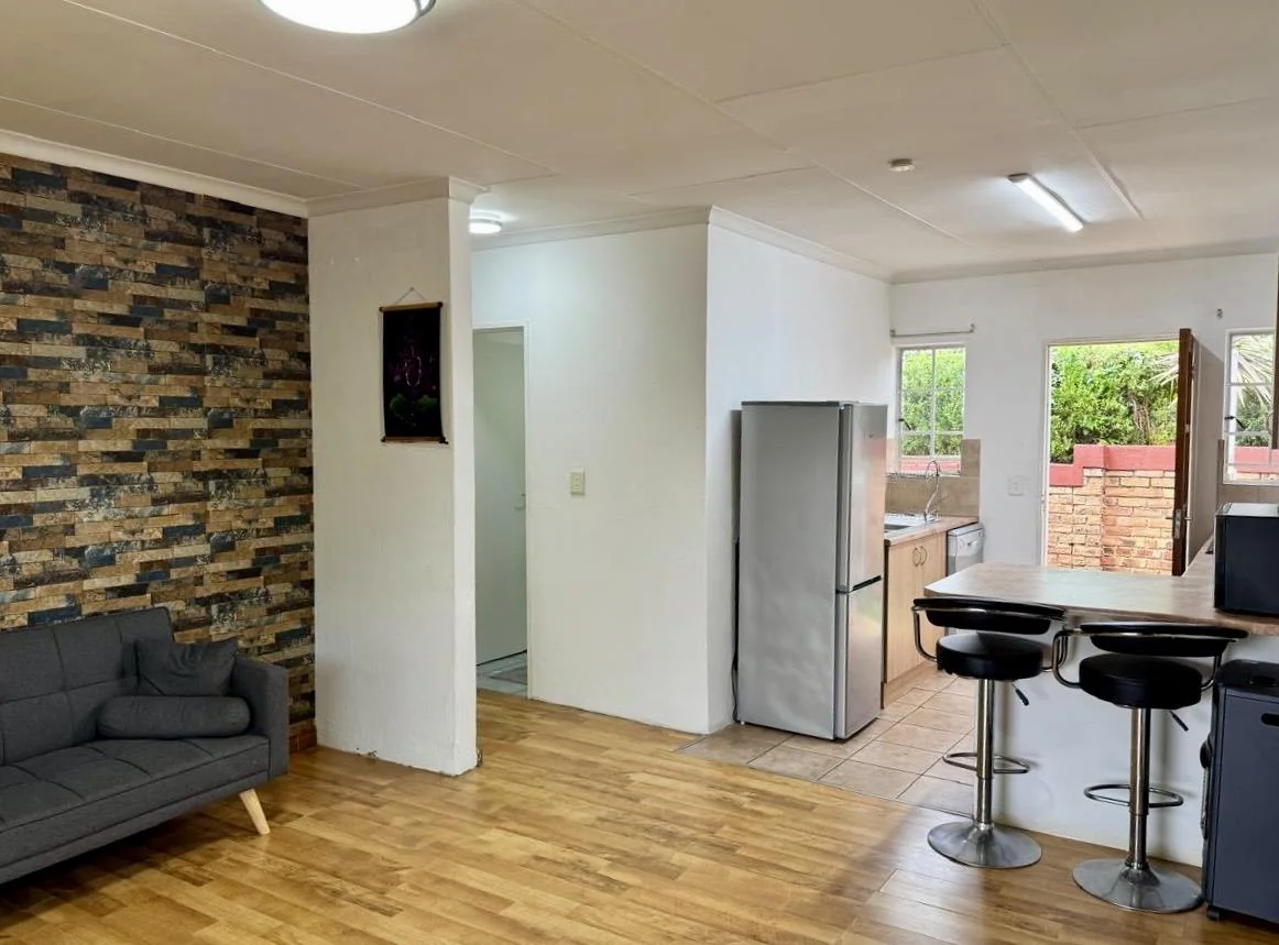 Charming 2-bedroom, 1-bathroom facebrick simplex for Sale in Radiokop