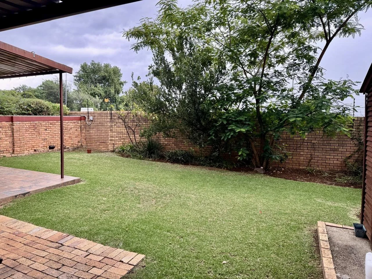 Charming 2-bedroom, 1-bathroom facebrick simplex for Sale in Radiokop