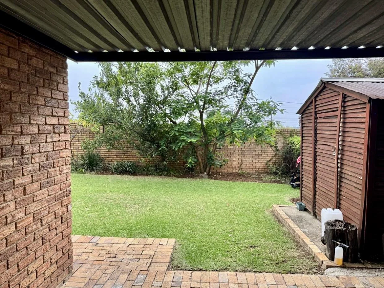 Charming 2-bedroom, 1-bathroom facebrick simplex for Sale in Radiokop