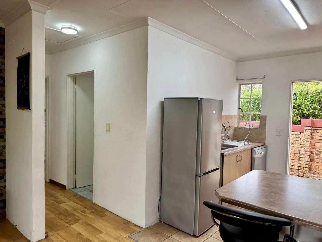 Charming 2-bedroom, 1-bathroom facebrick simplex for Sale in Radiokop