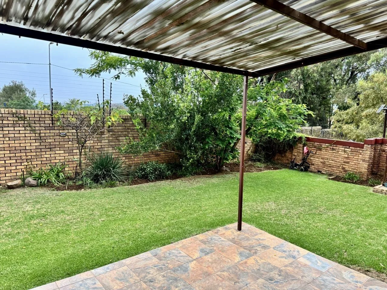 Charming 2-bedroom, 1-bathroom facebrick simplex for Sale in Radiokop