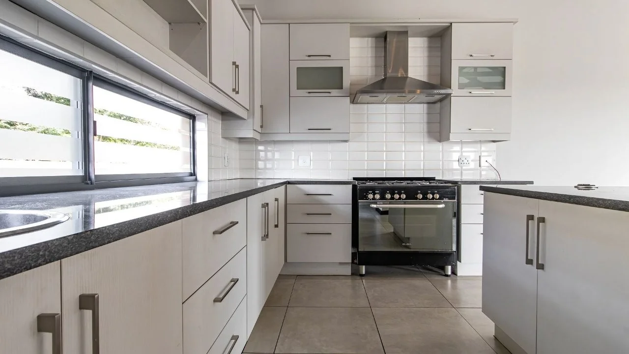 PRACTICAL, LOW MAINTENACE SINGLE LEVEL IDEAL FOR YOUR GOLDEN YEARS.  TRANSFER DUTY IS INCLUDED.