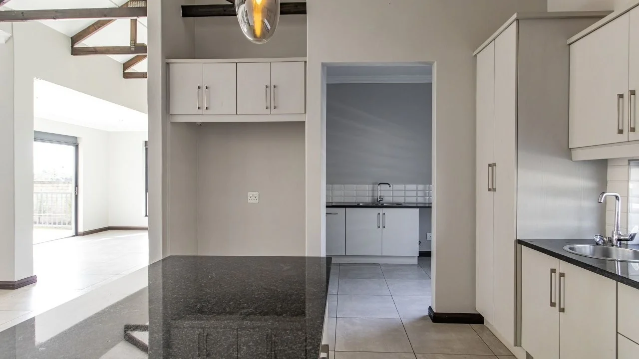 PRACTICAL, LOW MAINTENACE SINGLE LEVEL IDEAL FOR YOUR GOLDEN YEARS.  TRANSFER DUTY IS INCLUDED.