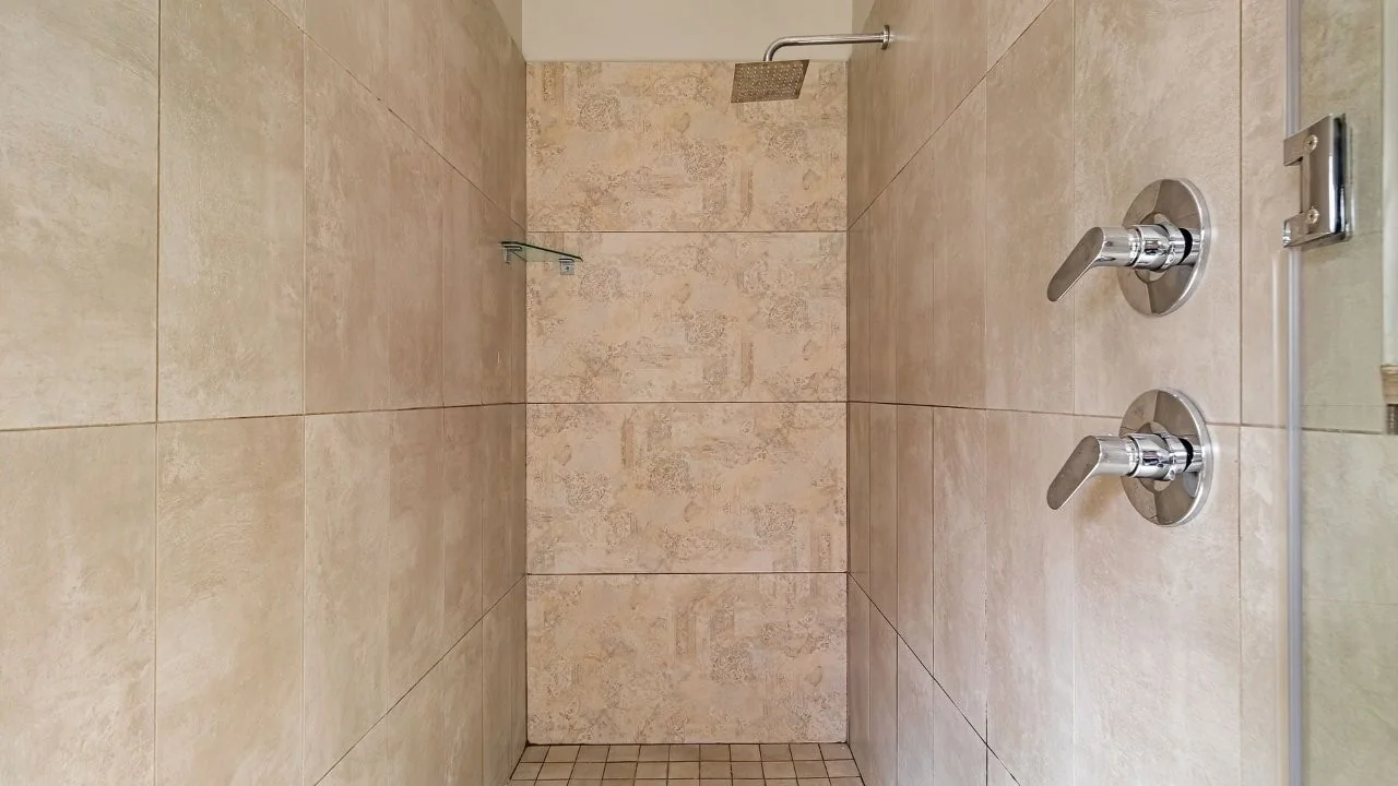 PRACTICAL, LOW MAINTENACE SINGLE LEVEL IDEAL FOR YOUR GOLDEN YEARS.  TRANSFER DUTY IS INCLUDED.