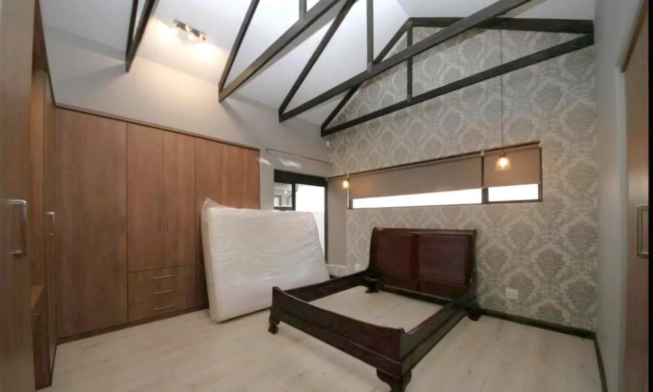 PRACTICAL, LOW MAINTENACE SINGLE LEVEL IDEAL FOR YOUR GOLDEN YEARS.  TRANSFER DUTY IS INCLUDED.