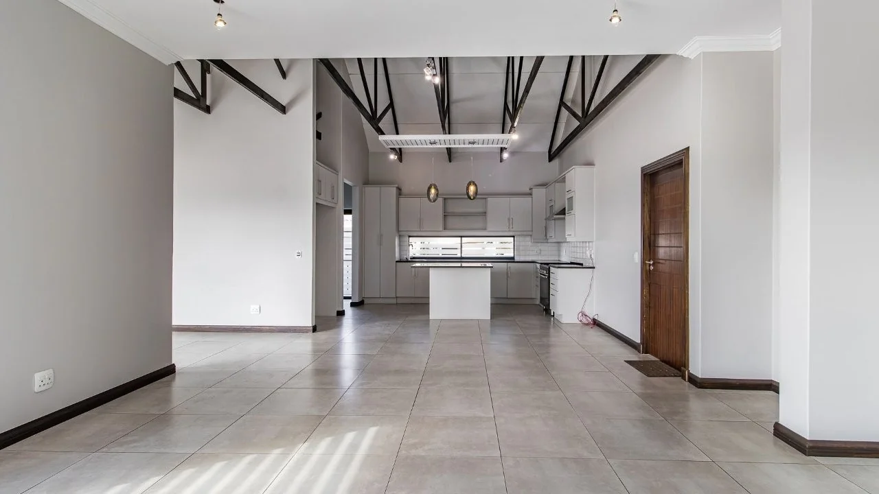 PRACTICAL, LOW MAINTENACE SINGLE LEVEL IDEAL FOR YOUR GOLDEN YEARS.  TRANSFER DUTY IS INCLUDED.
