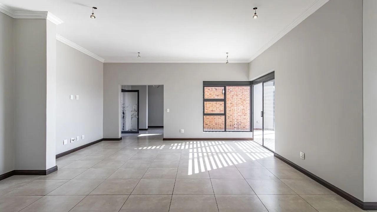 PRACTICAL, LOW MAINTENACE SINGLE LEVEL IDEAL FOR YOUR GOLDEN YEARS.  TRANSFER DUTY IS INCLUDED.
