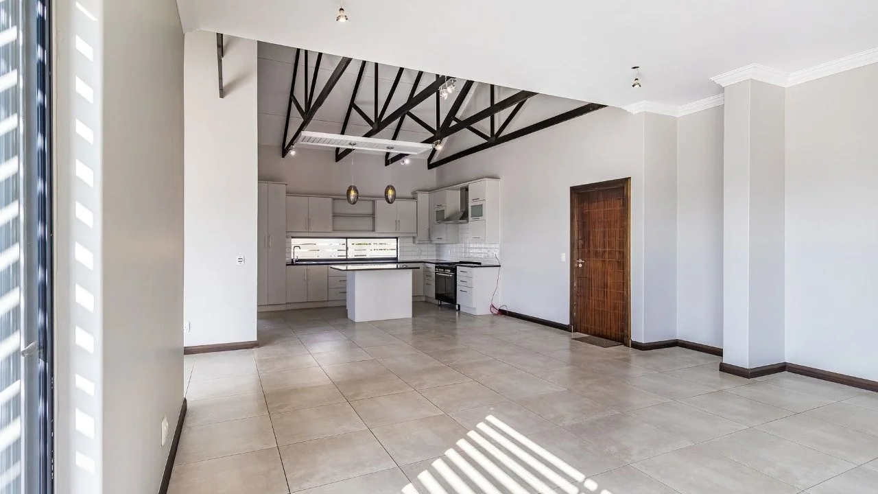 PRACTICAL, LOW MAINTENACE SINGLE LEVEL IDEAL FOR YOUR GOLDEN YEARS.  TRANSFER DUTY IS INCLUDED.