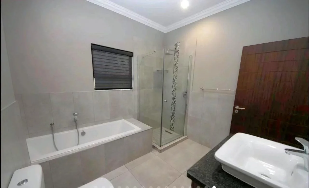 PRACTICAL, LOW MAINTENACE SINGLE LEVEL IDEAL FOR YOUR GOLDEN YEARS.  TRANSFER DUTY IS INCLUDED.