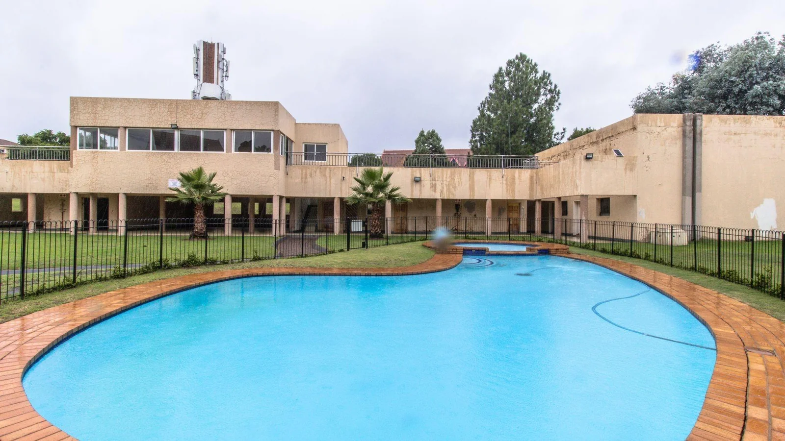 Modern Comfort & Secure Living in Halfway Gardens