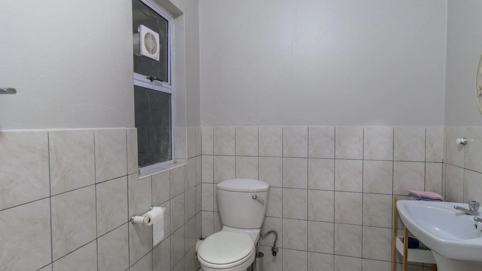 Modern Comfort & Secure Living in Halfway Gardens