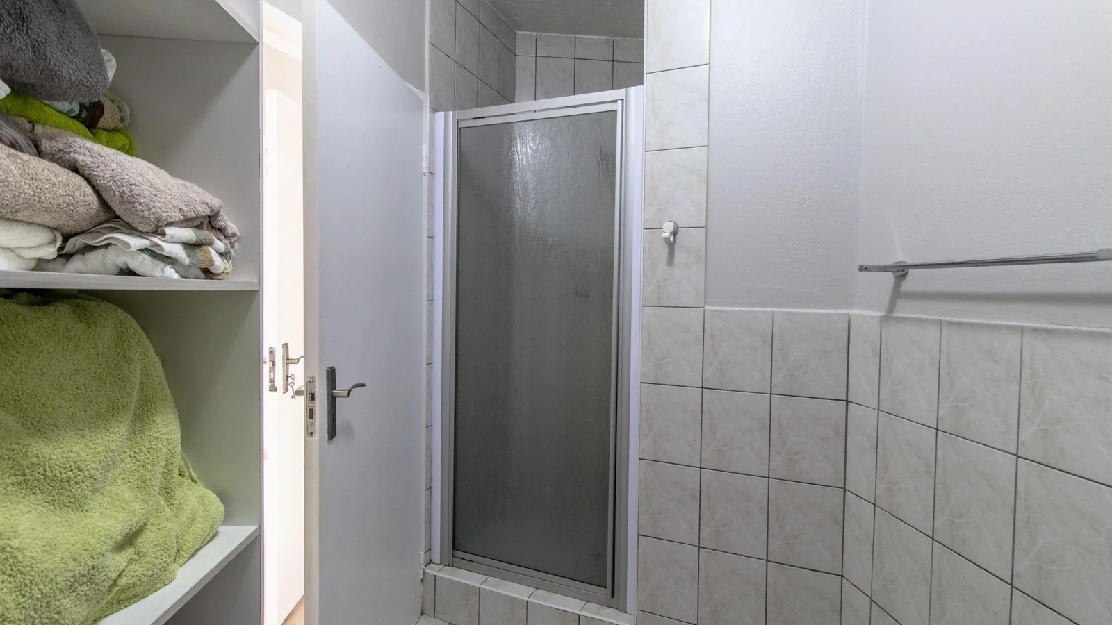 Modern Comfort & Secure Living in Halfway Gardens