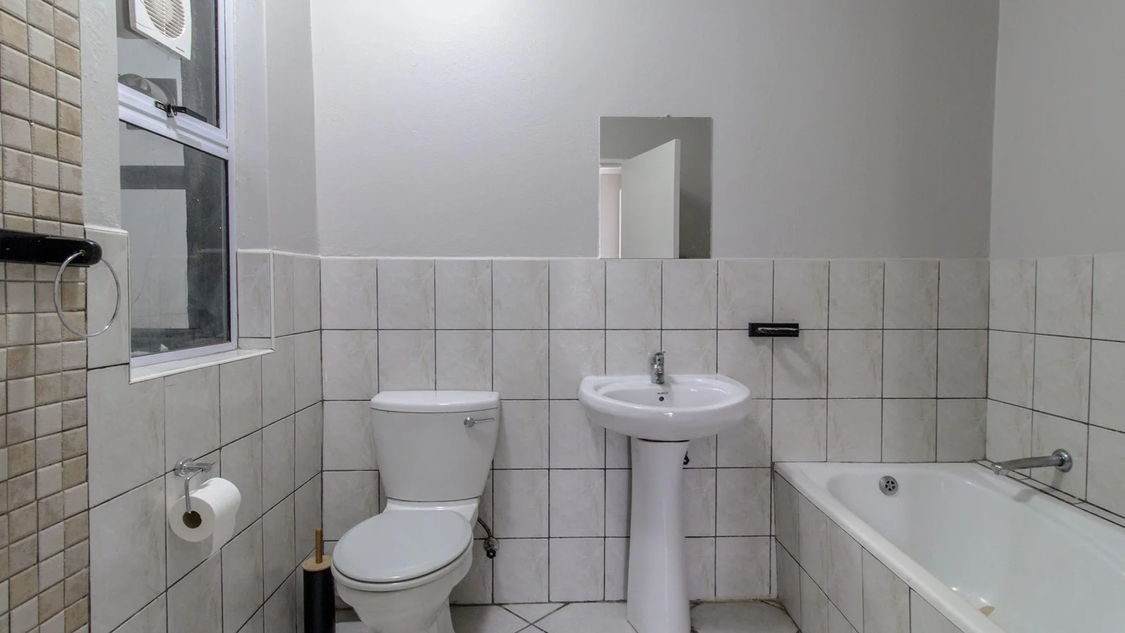 Modern Comfort & Secure Living in Halfway Gardens