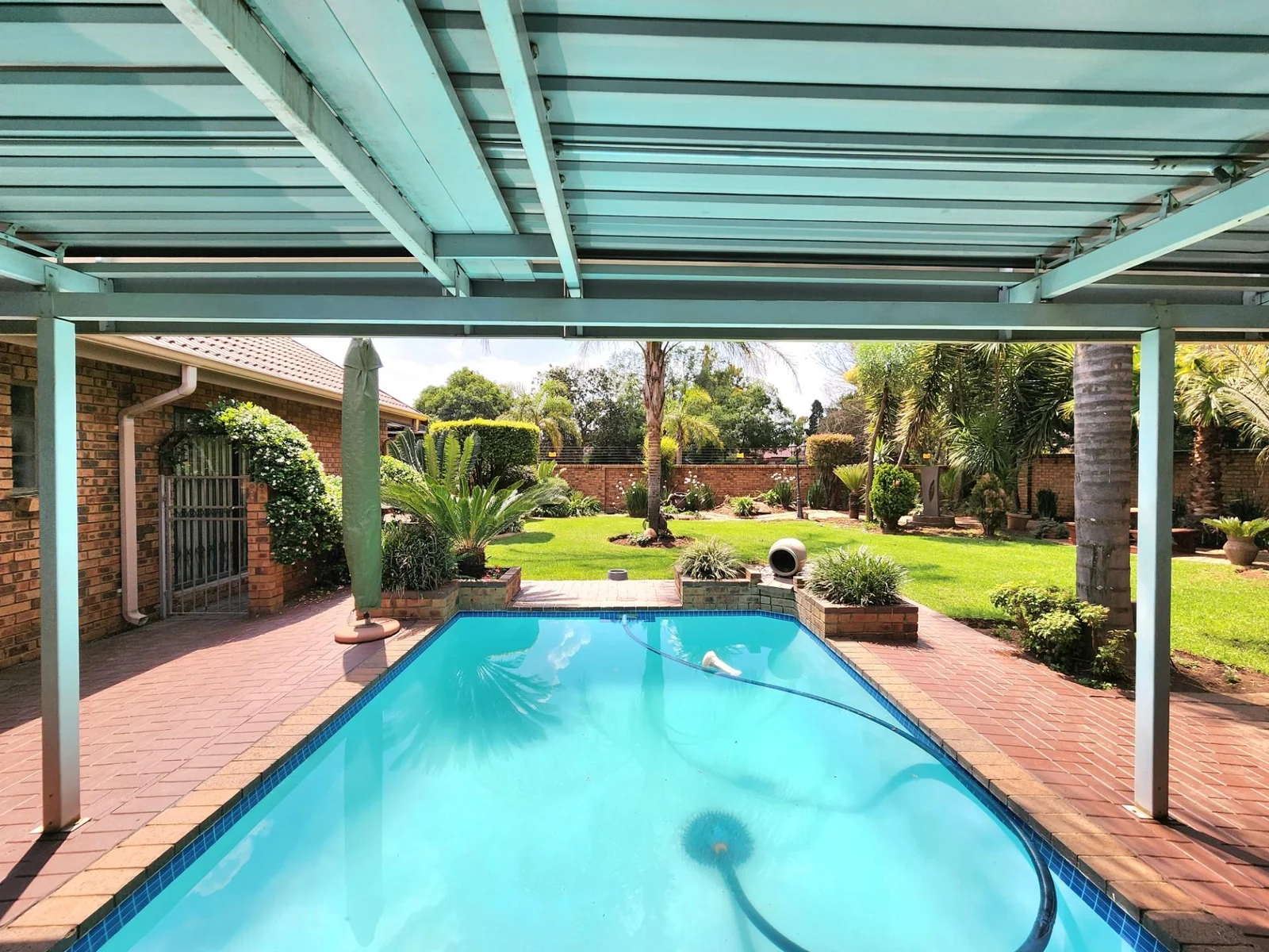Exquisite Family Home in Sought-After Sunward Park
