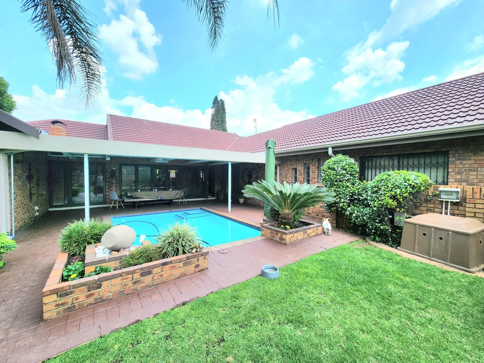Exquisite Family Home in Sought-After Sunward Park