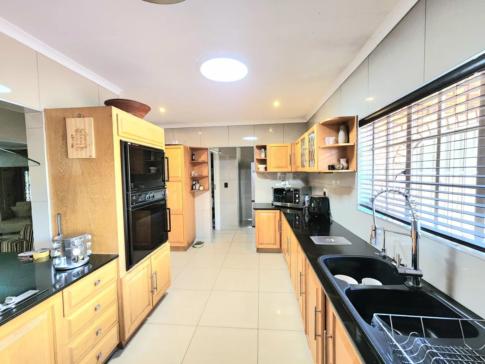 Exquisite Family Home in Sought-After Sunward Park