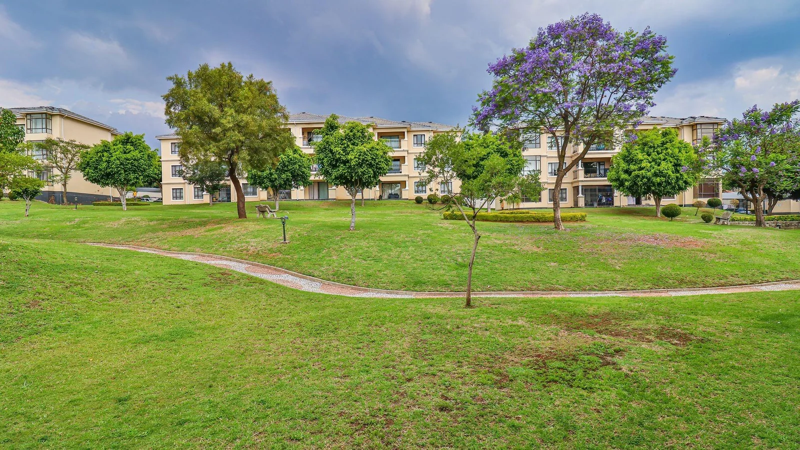 Luxury Corner Ground-Floor Apartment in the Heart of Summerset — Perfect for Families, Professionals & Retirees