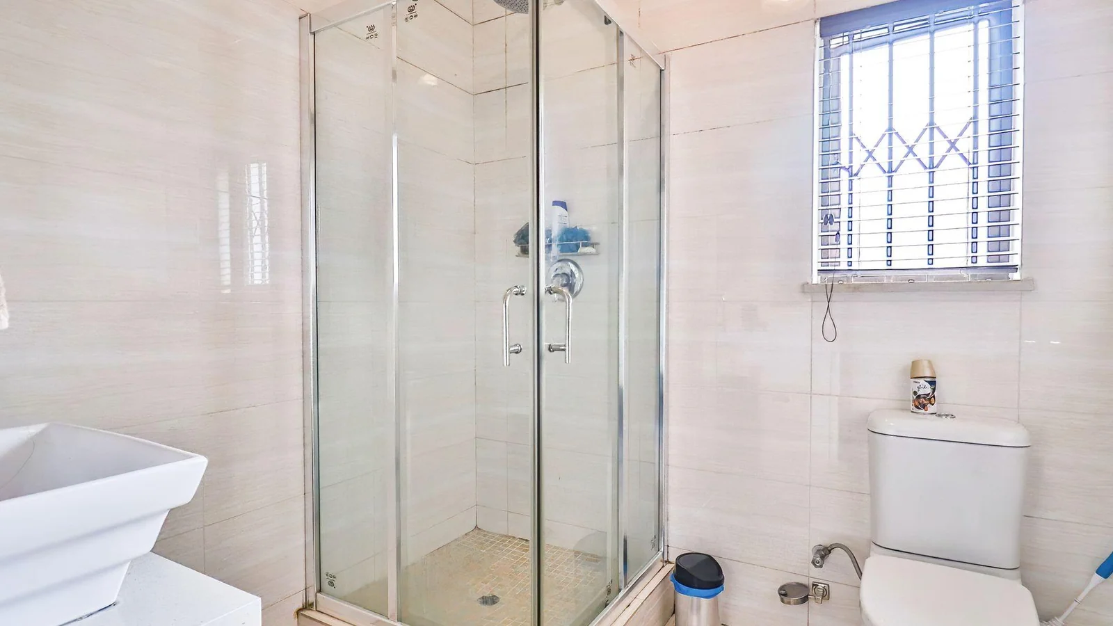 Luxury Corner Ground-Floor Apartment in the Heart of Summerset — Perfect for Families, Professionals & Retirees