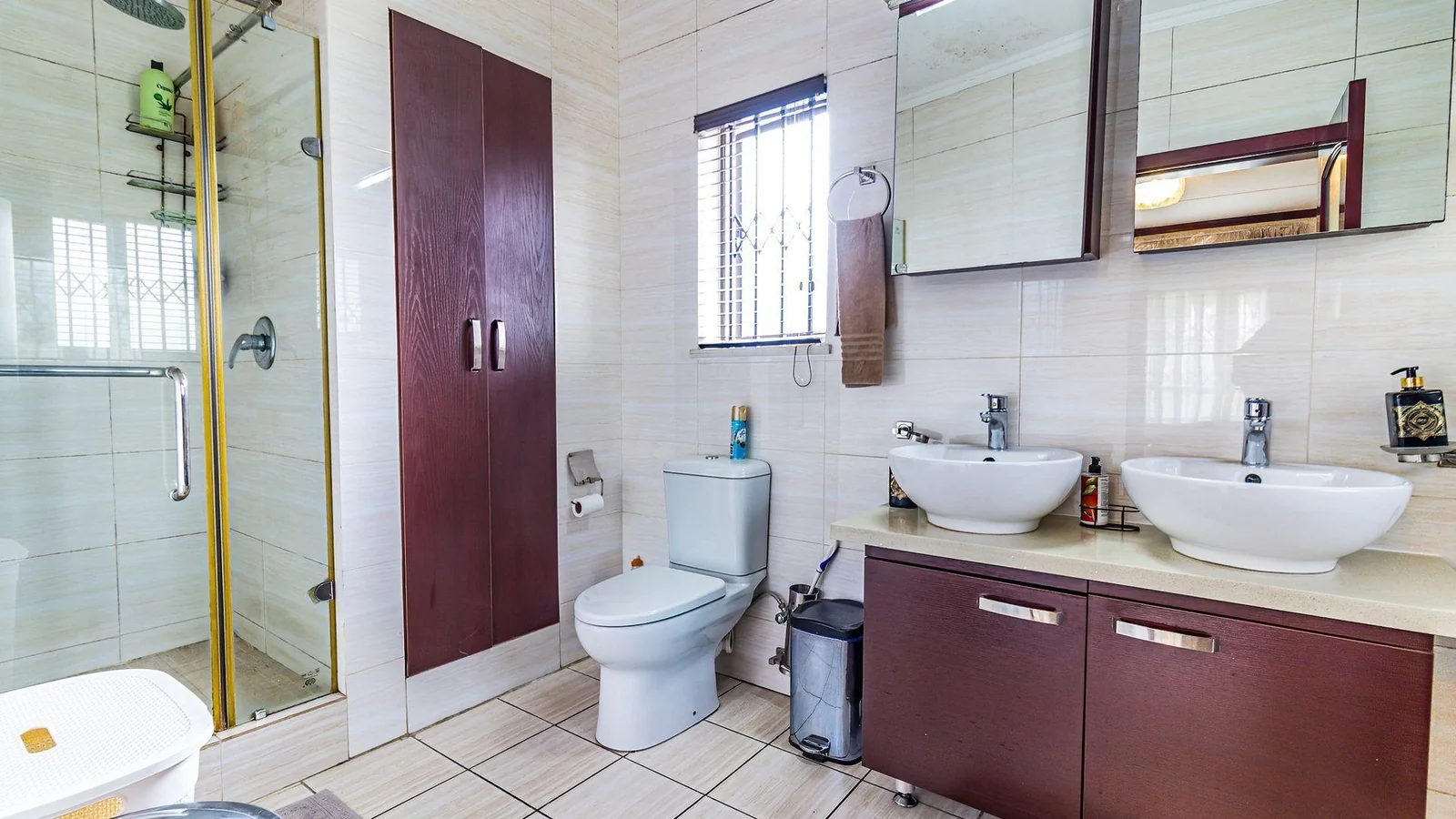 Luxury Corner Ground-Floor Apartment in the Heart of Summerset — Perfect for Families, Professionals & Retirees