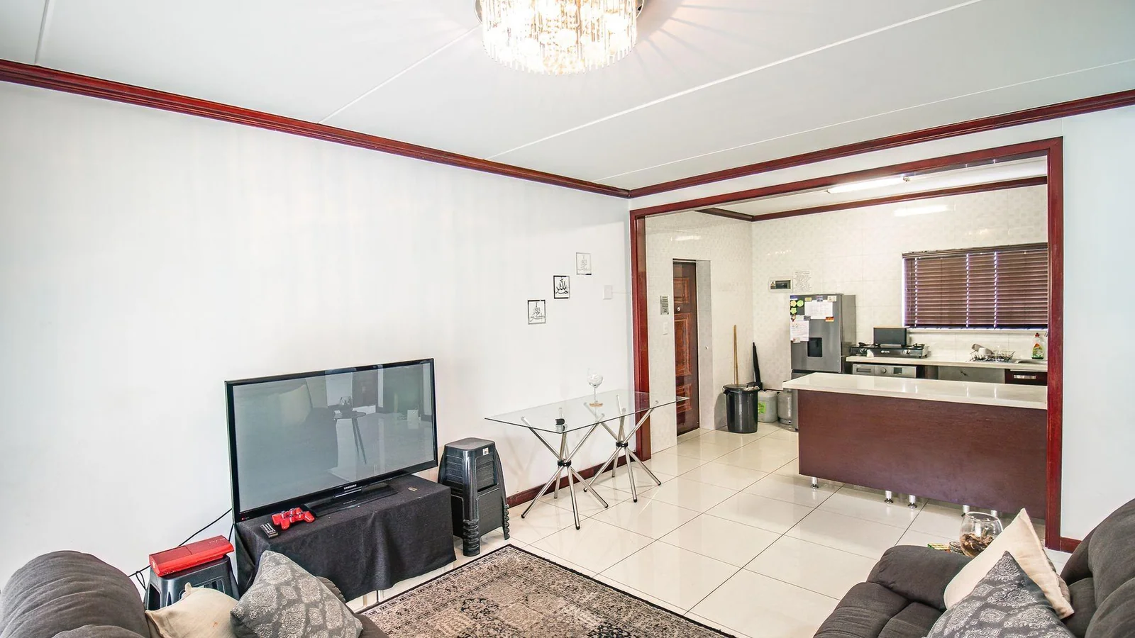 Luxury Corner Ground-Floor Apartment in the Heart of Summerset — Perfect for Families, Professionals & Retirees