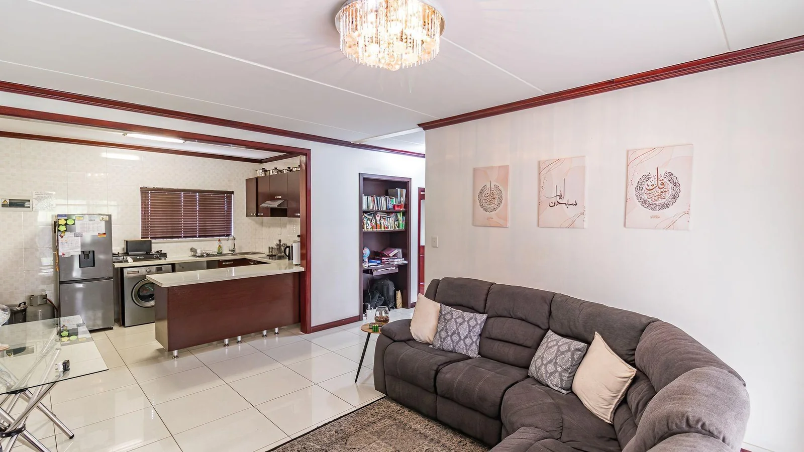 Luxury Corner Ground-Floor Apartment in the Heart of Summerset — Perfect for Families, Professionals & Retirees