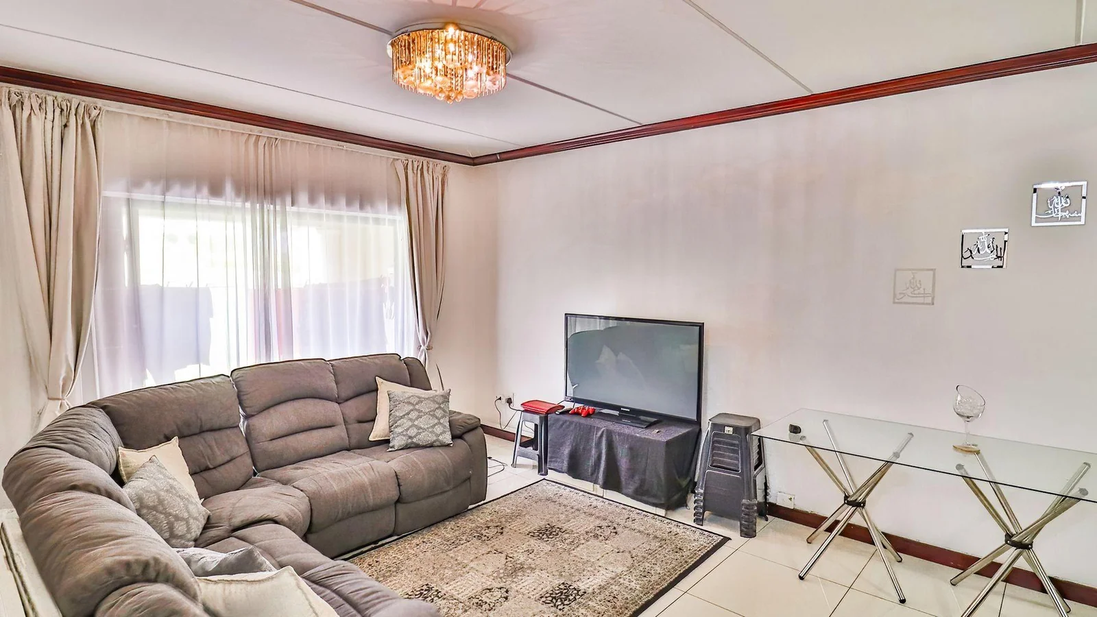 Luxury Corner Ground-Floor Apartment in the Heart of Summerset — Perfect for Families, Professionals & Retirees