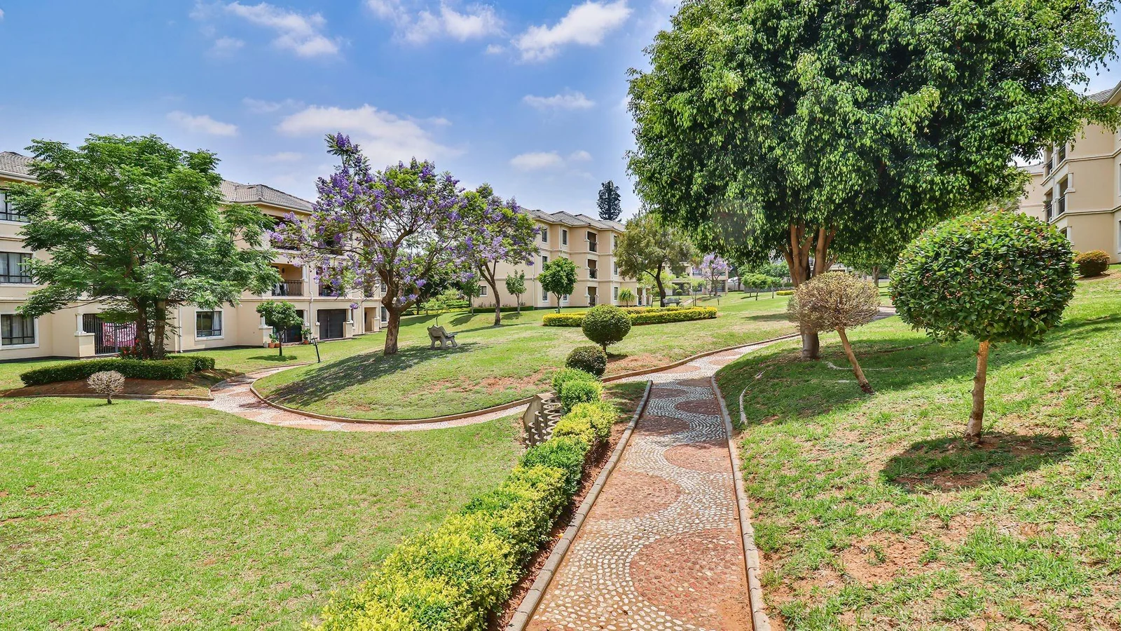 Luxury Corner Ground-Floor Apartment in the Heart of Summerset — Perfect for Families, Professionals & Retirees