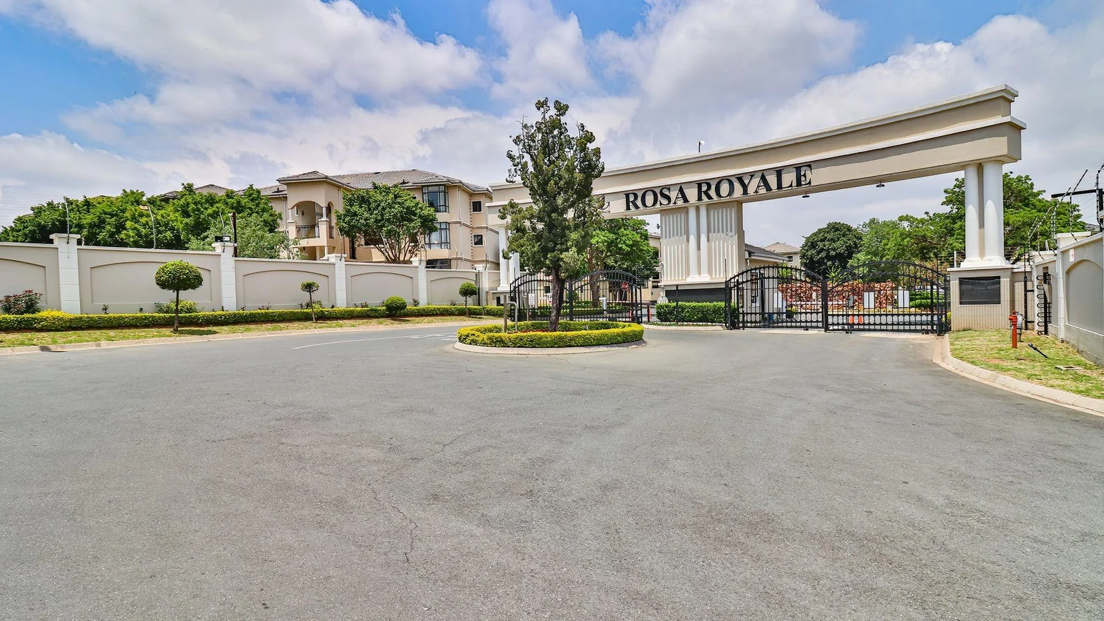 Luxury Corner Ground-Floor Apartment in the Heart of Summerset — Perfect for Families, Professionals & Retirees