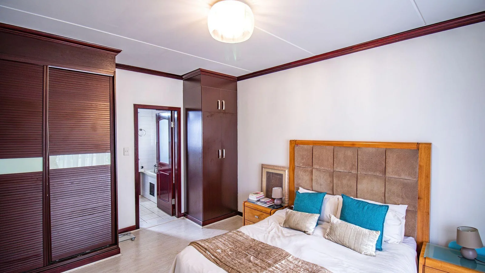 Luxury Corner Ground-Floor Apartment in the Heart of Summerset — Perfect for Families, Professionals & Retirees