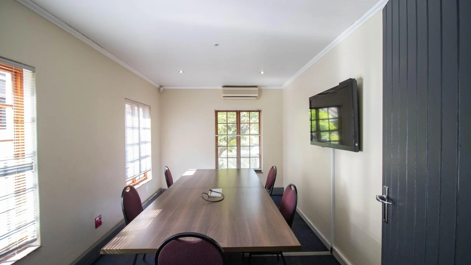 R2,500 / Month – Fully Serviced 1-Person Office in Constantia Business Centre, Constantia Park, Midrand