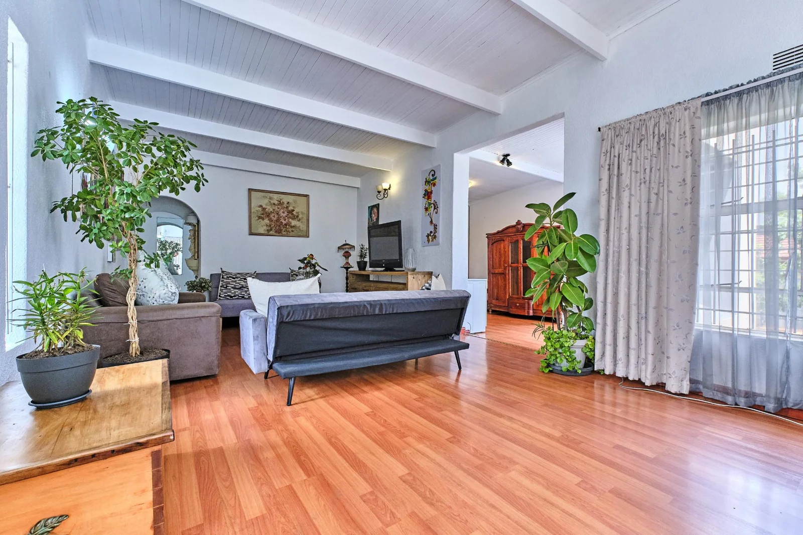 Fabulous, Versatile, Dual Family Living or Income-Generating Property!