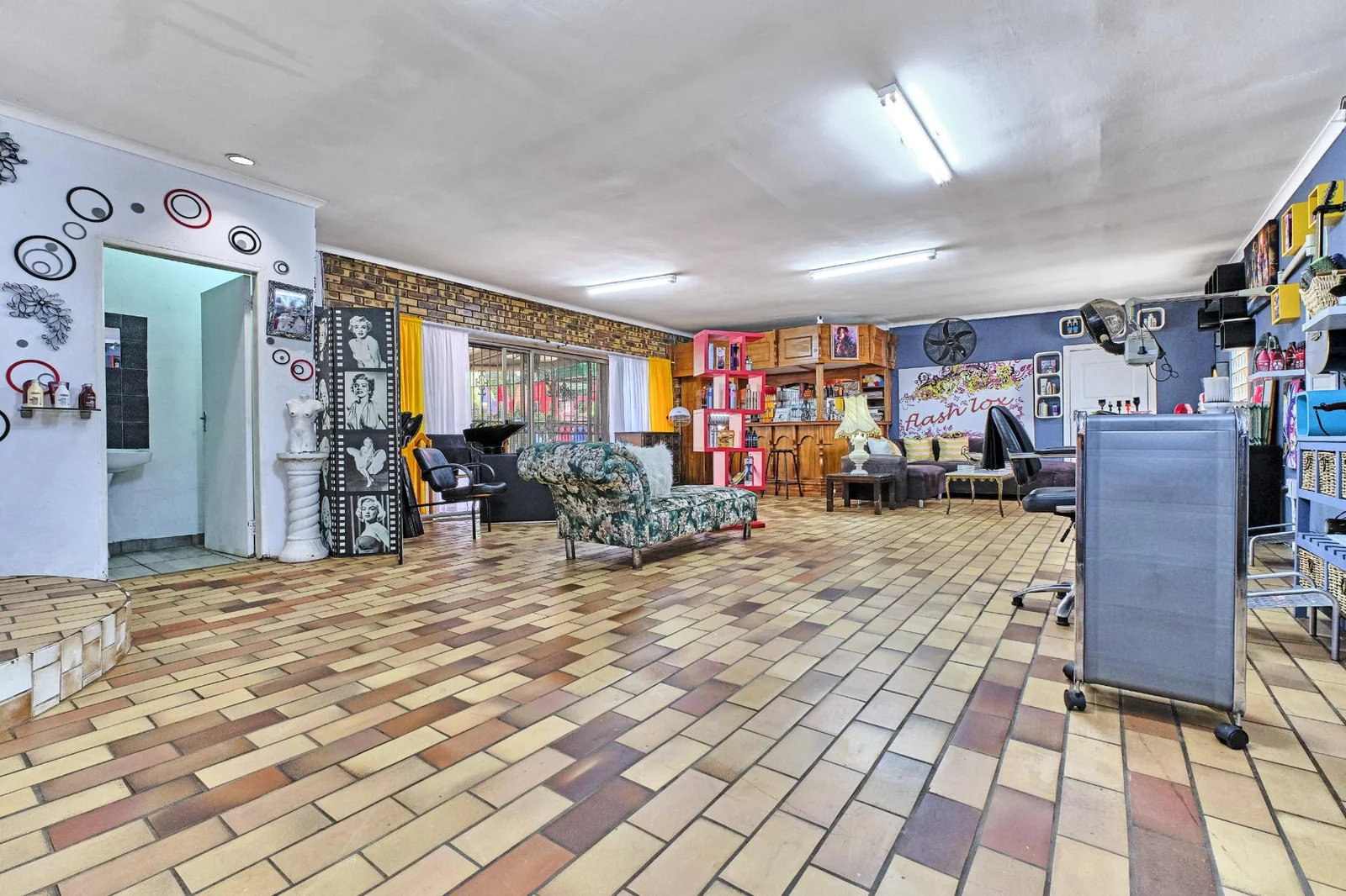 Fabulous, Versatile, Dual Family Living or Income-Generating Property!