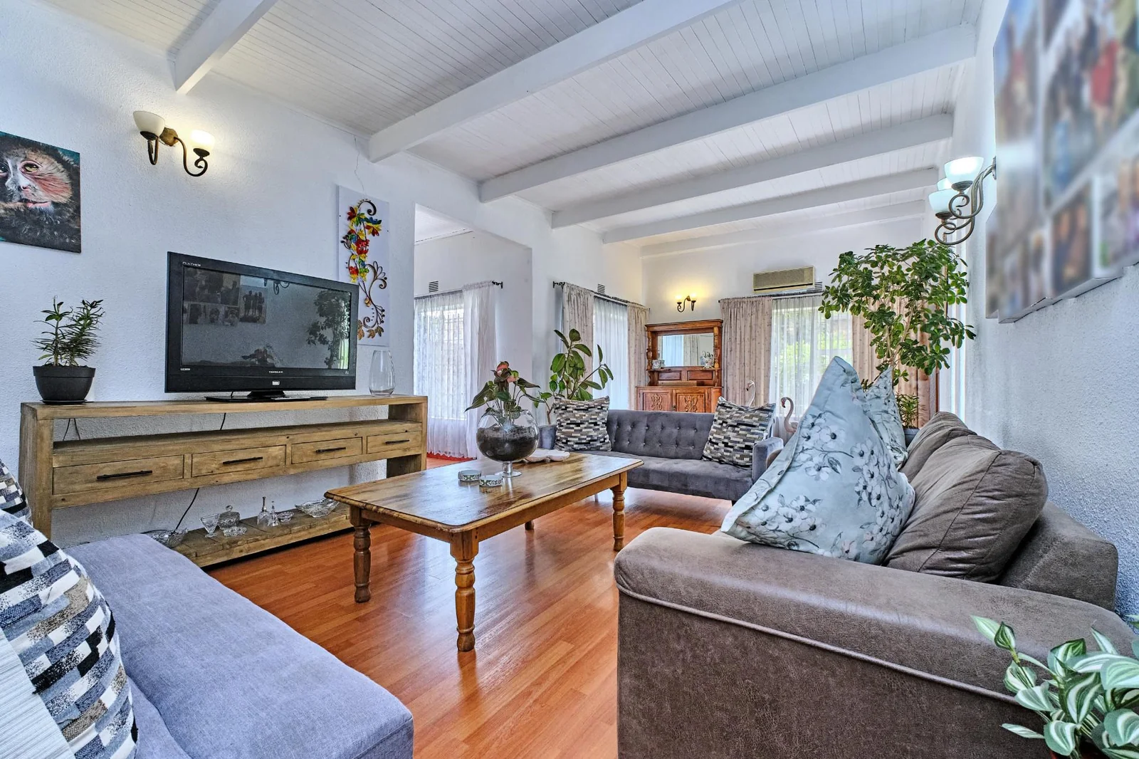 Fabulous, Versatile, Dual Family Living or Income-Generating Property!