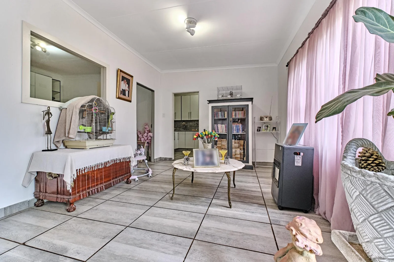 Fabulous, Versatile, Dual Family Living or Income-Generating Property!