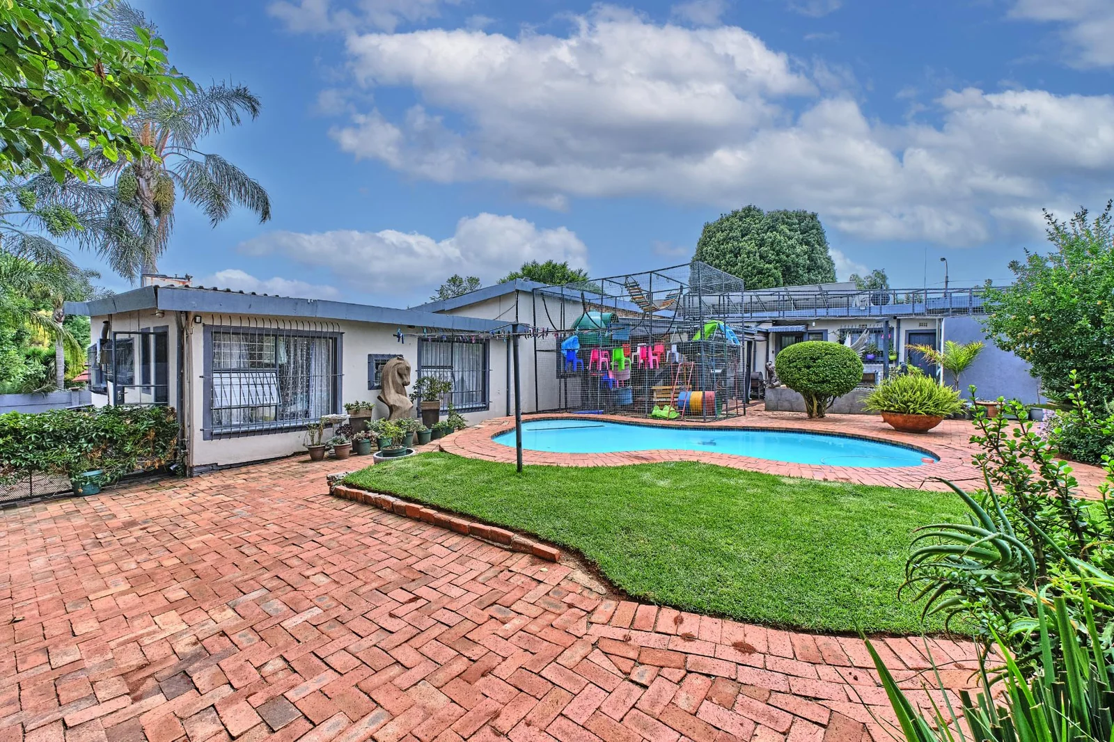 Fabulous, Versatile, Dual Family Living or Income-Generating Property!