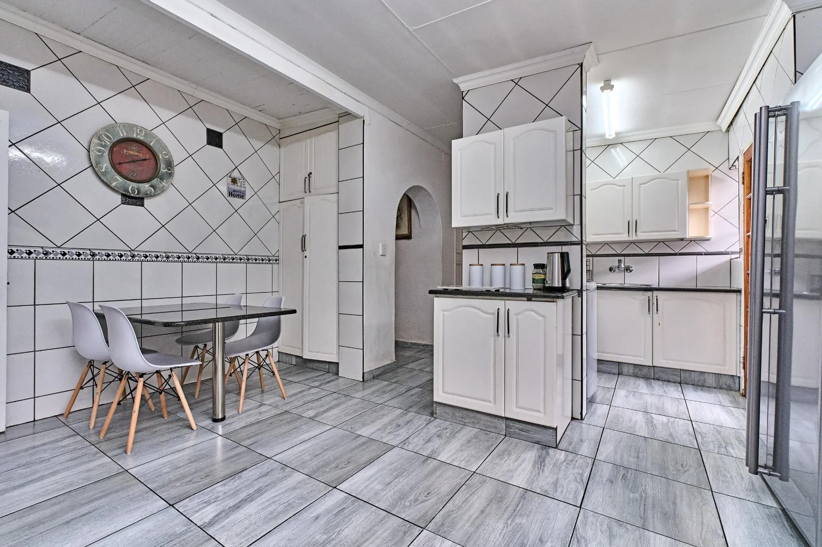 Fabulous, Versatile, Dual Family Living or Income-Generating Property!