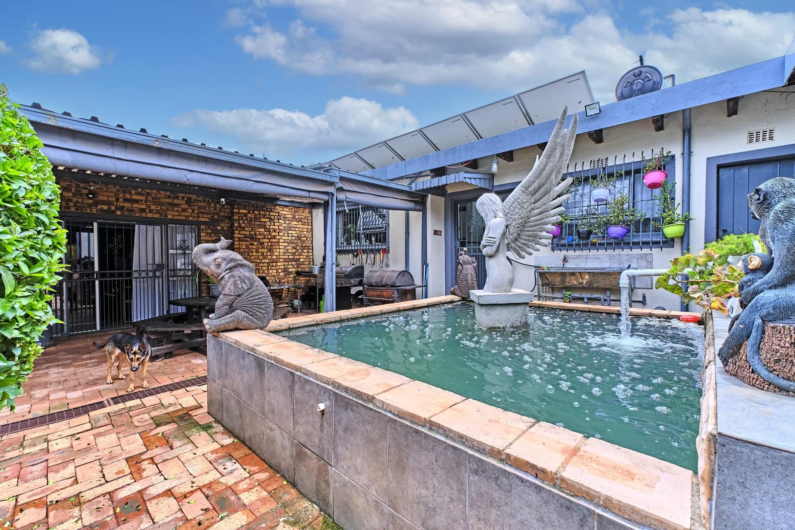 Fabulous, Versatile, Dual Family Living or Income-Generating Property!