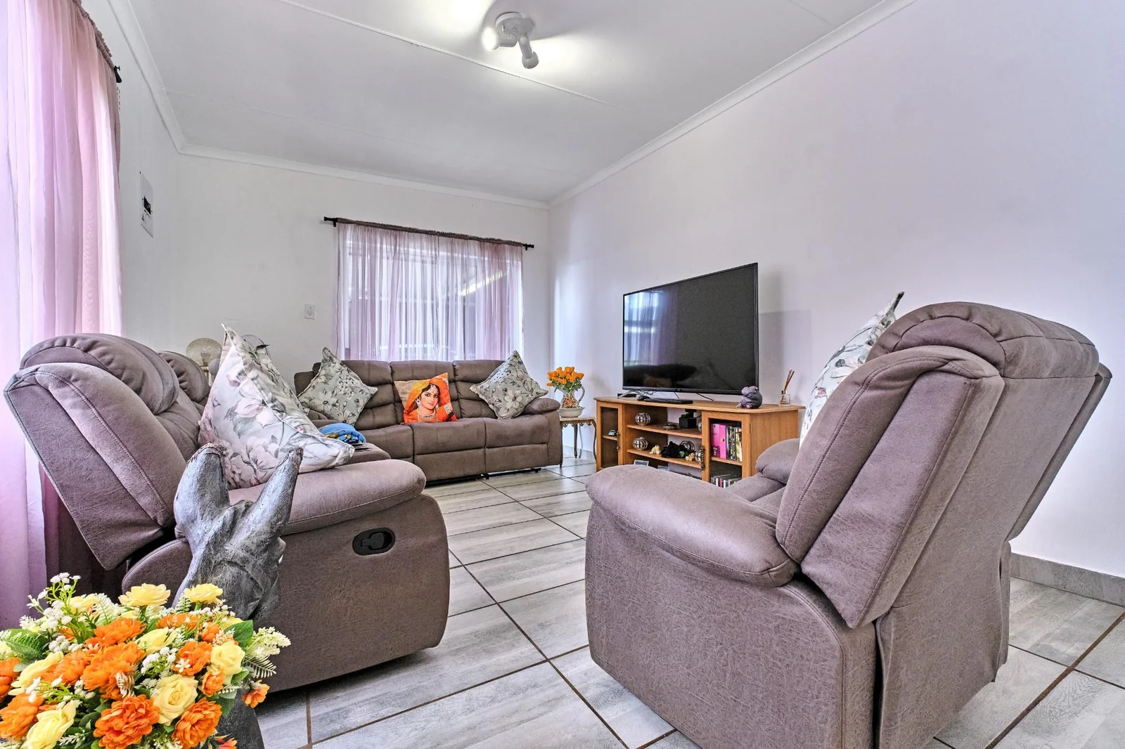 Fabulous, Versatile, Dual Family Living or Income-Generating Property!