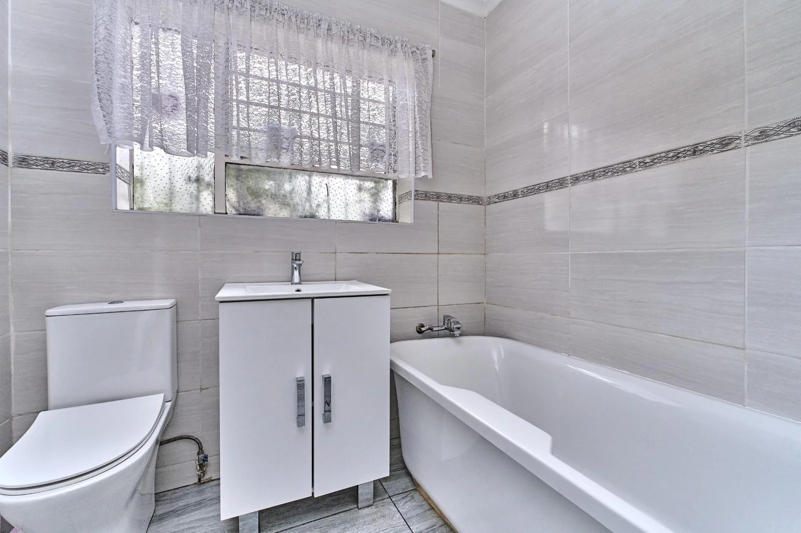 Fabulous, Versatile, Dual Family Living or Income-Generating Property!