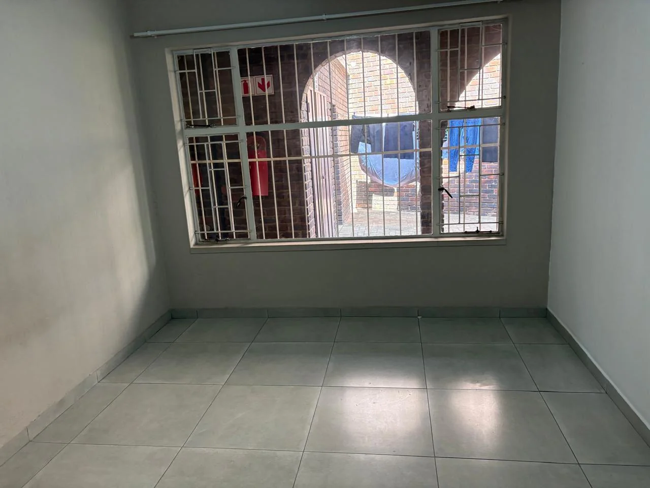 Spacious 2 bedroom ground floor unit to rent with the option to buy!