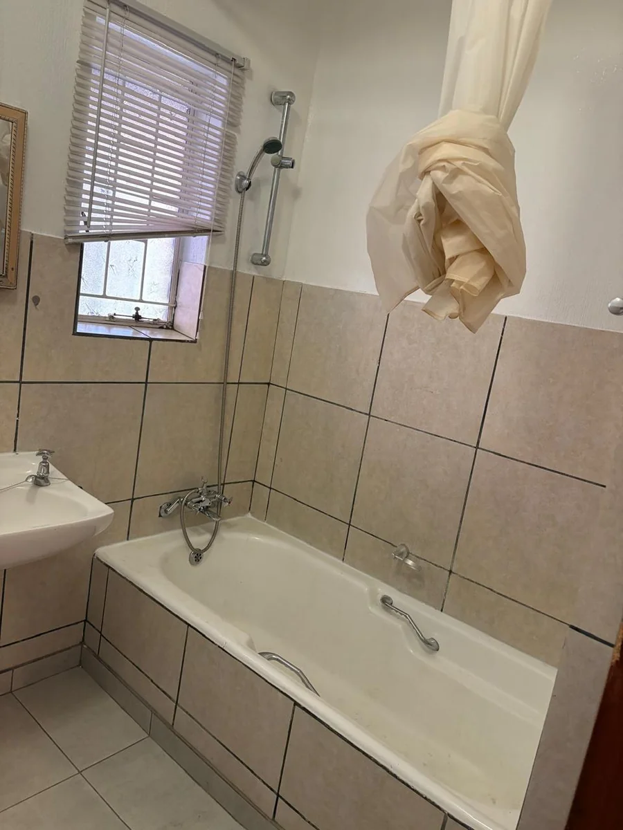 Spacious 2 bedroom ground floor unit to rent with the option to buy!