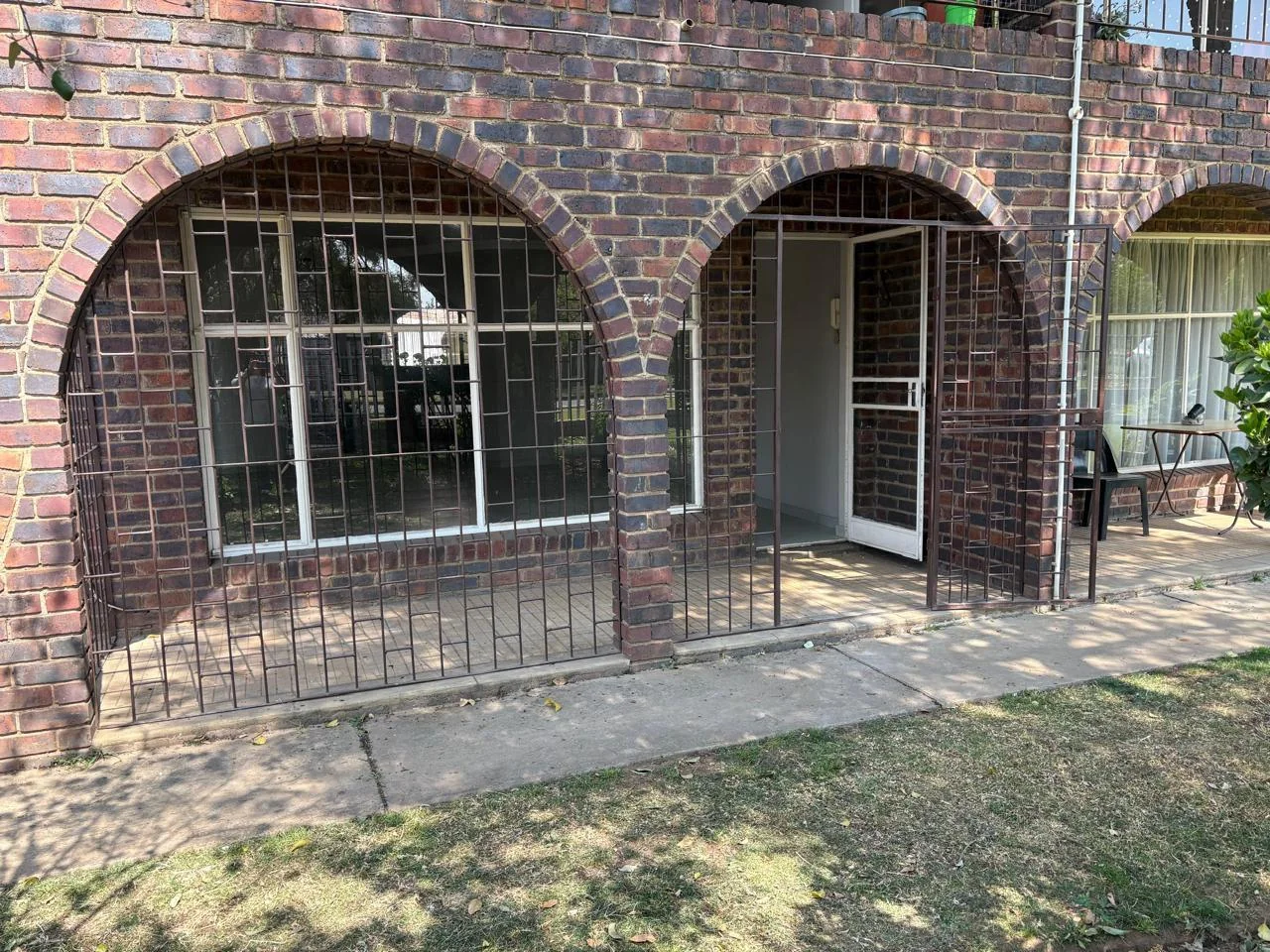 Spacious 2 bedroom ground floor unit to rent with the option to buy!