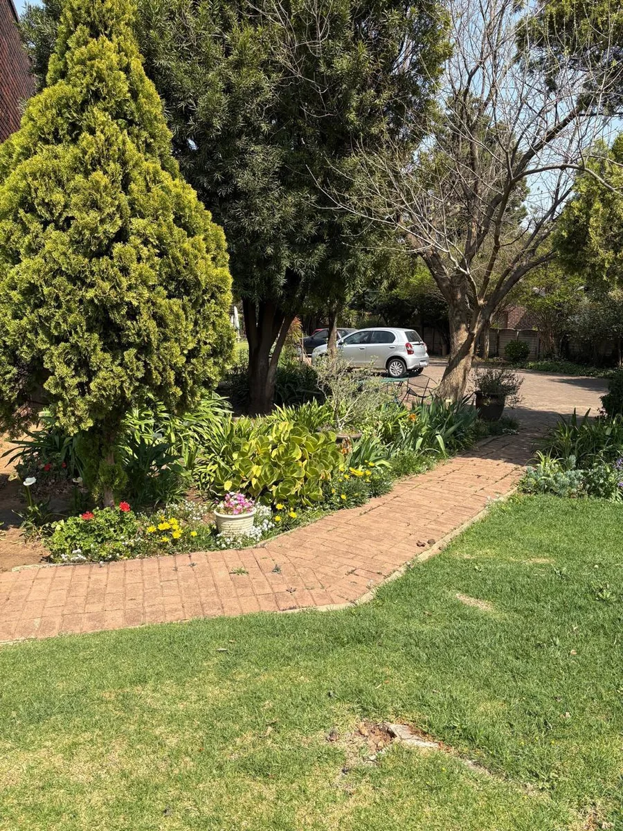 Spacious 2 bedroom ground floor unit to rent with the option to buy!