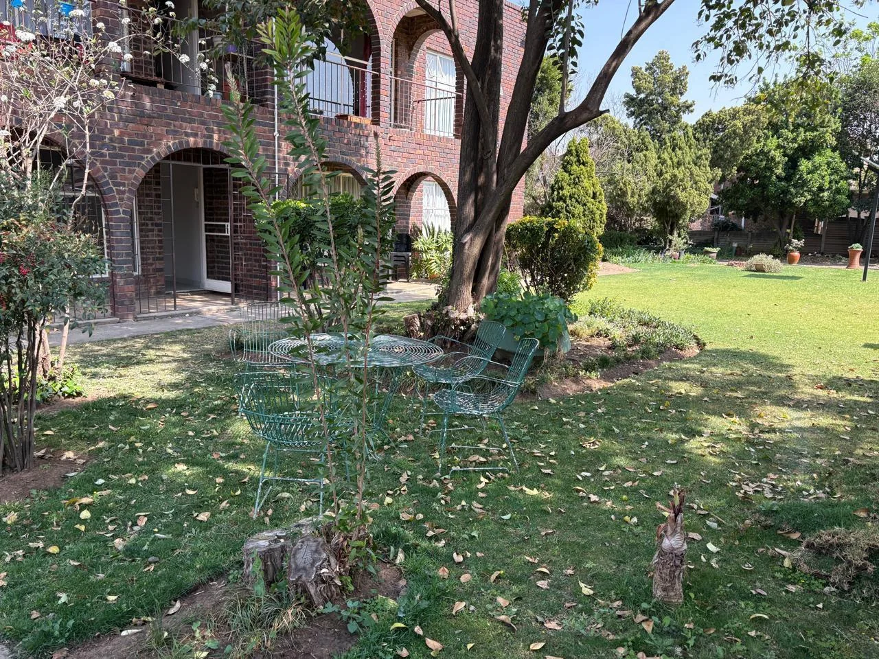 Spacious 2 bedroom ground floor unit to rent with the option to buy!