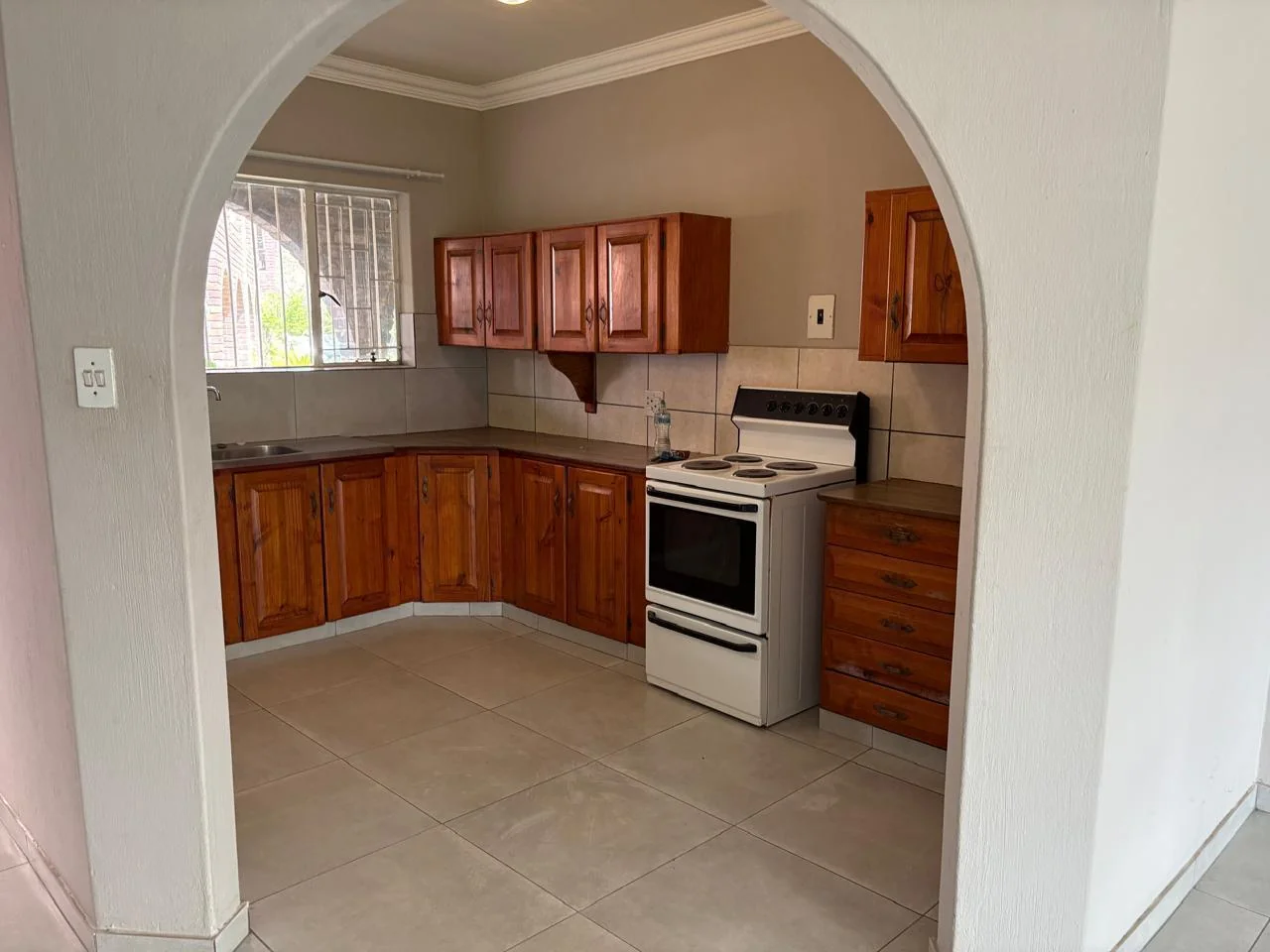 Spacious 2 bedroom ground floor unit to rent with the option to buy!